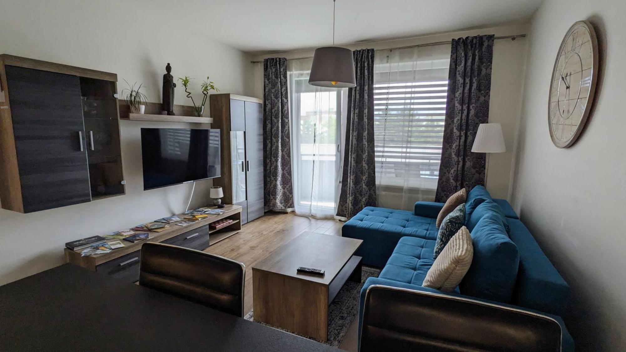 E2 Luxury Oldtown Apt - 2X Parking, Foodstore, Pcscreen, Netflix, Unlimited Music, Crib, Babychair, Fastwifi, Aircon 科希策 外观 照片