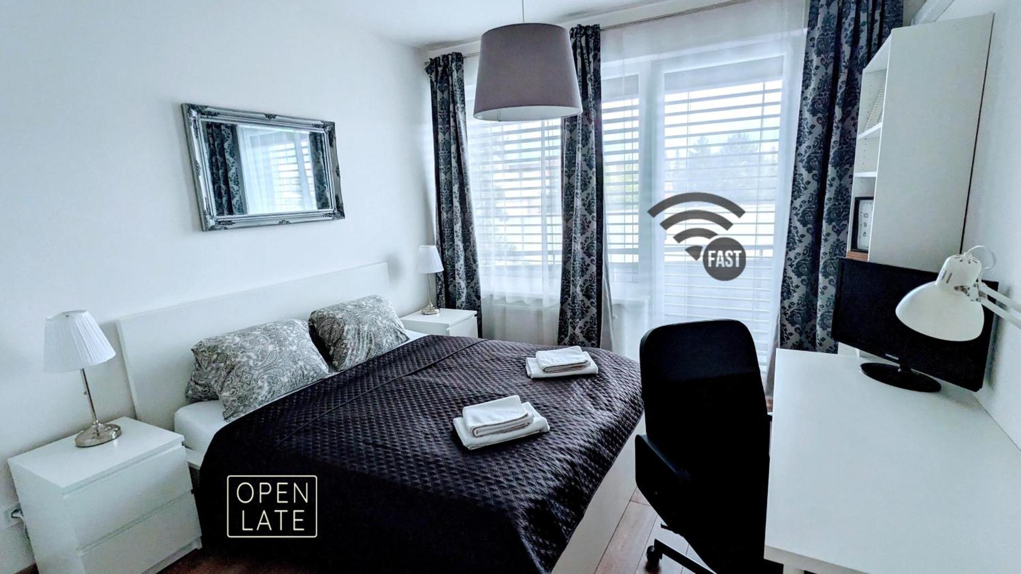 E2 Luxury Oldtown Apt - 2X Parking, Foodstore, Pcscreen, Netflix, Unlimited Music, Crib, Babychair, Fastwifi, Aircon 科希策 外观 照片